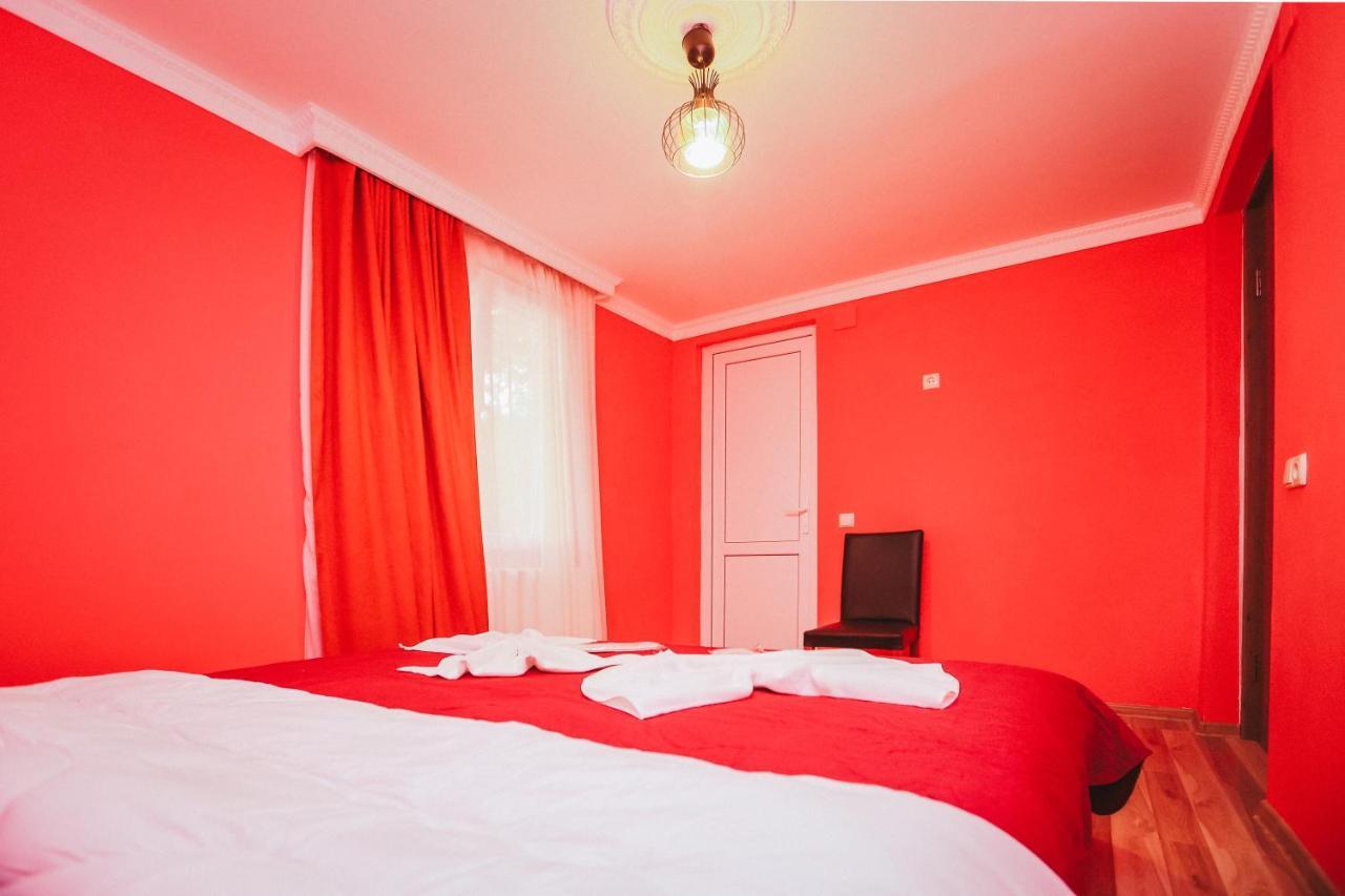Bebo&Babu Guest House Kutaisi Bagian luar foto
