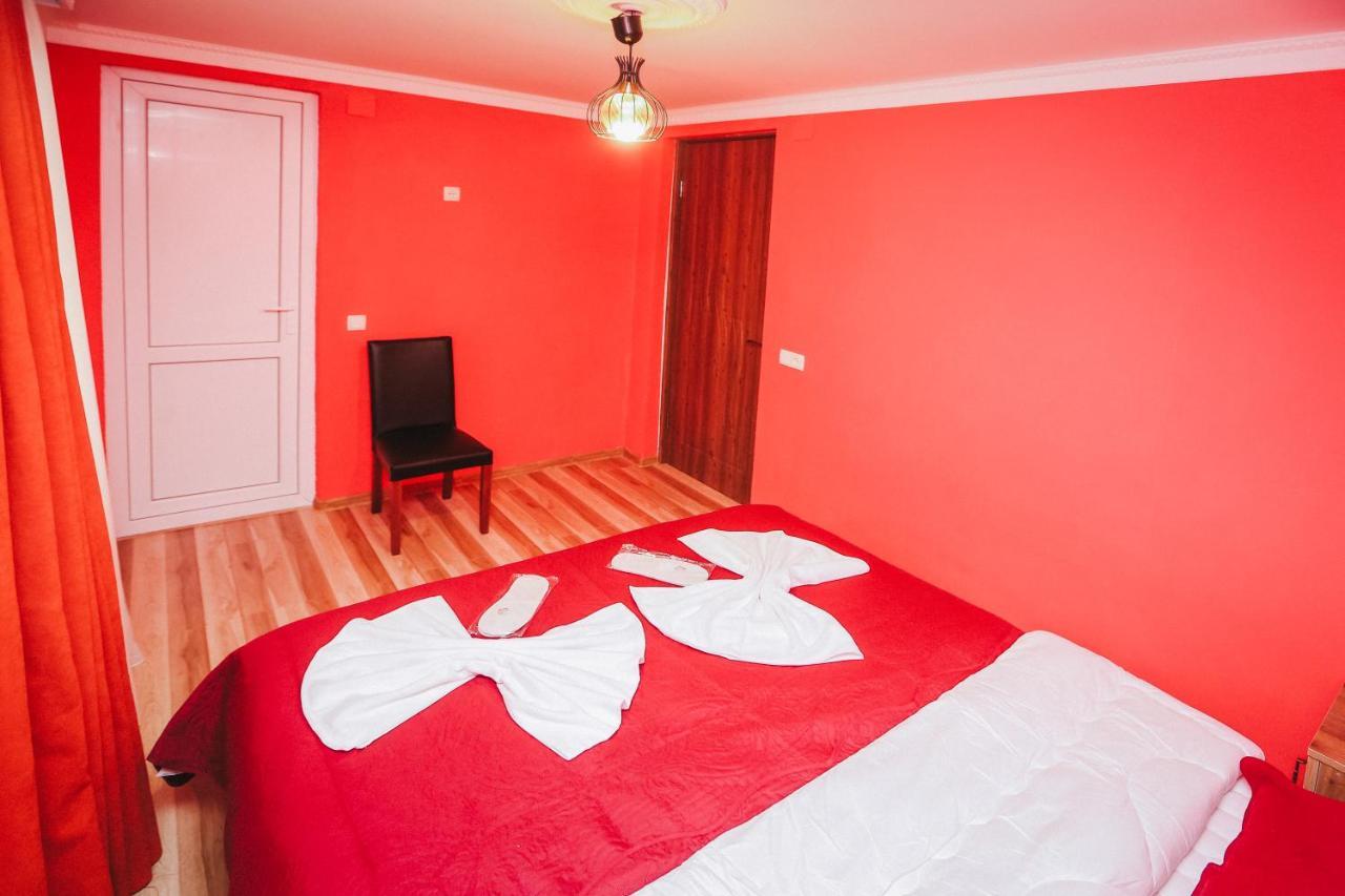 Bebo&Babu Guest House Kutaisi Bagian luar foto