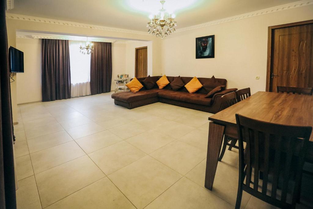 Bebo&Babu Guest House Kutaisi Bagian luar foto