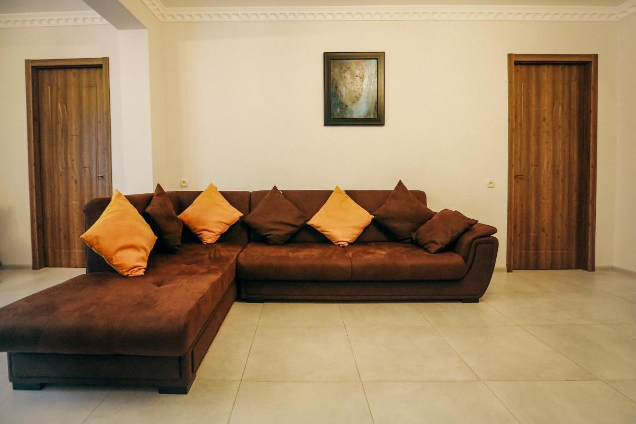 Bebo&Babu Guest House Kutaisi Bagian luar foto