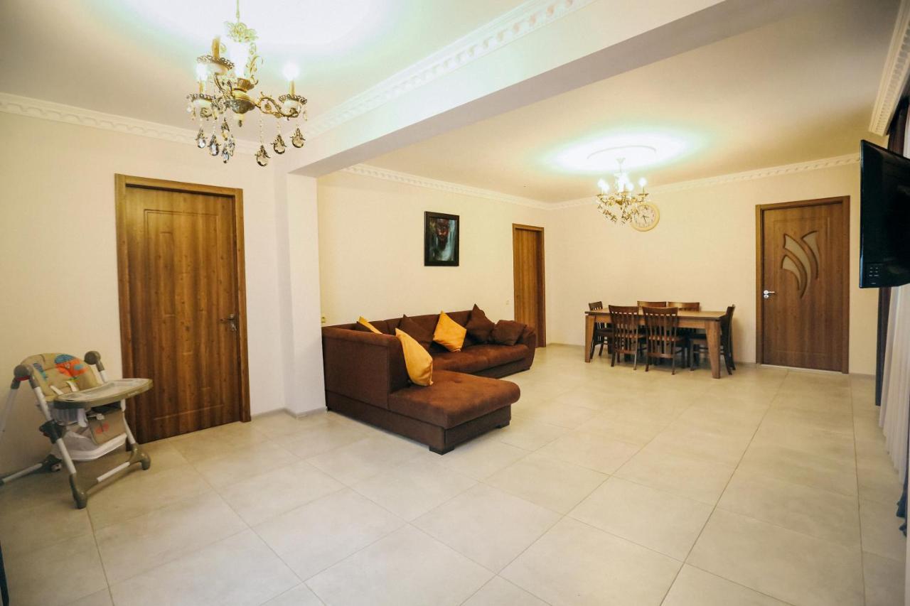 Bebo&Babu Guest House Kutaisi Bagian luar foto