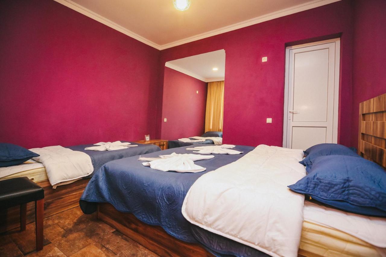Bebo&Babu Guest House Kutaisi Bagian luar foto