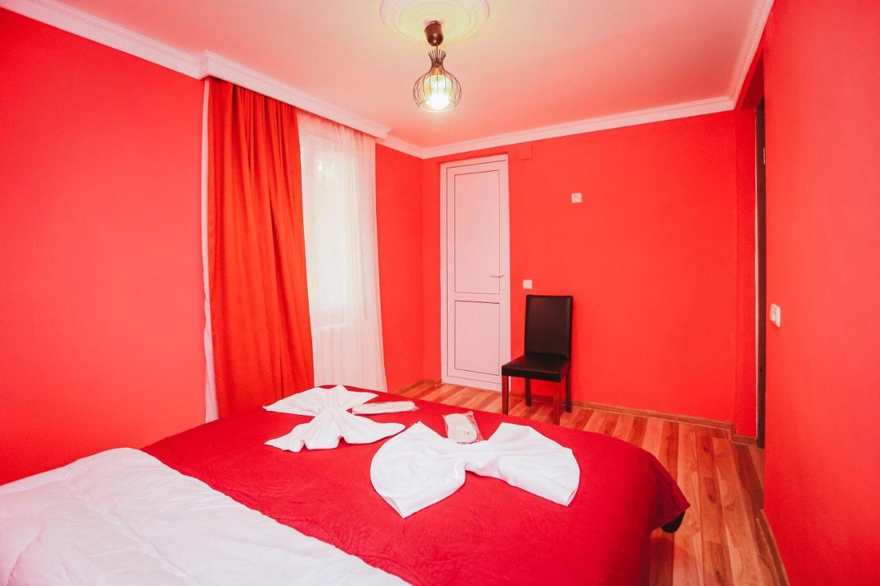 Bebo&Babu Guest House Kutaisi Bagian luar foto